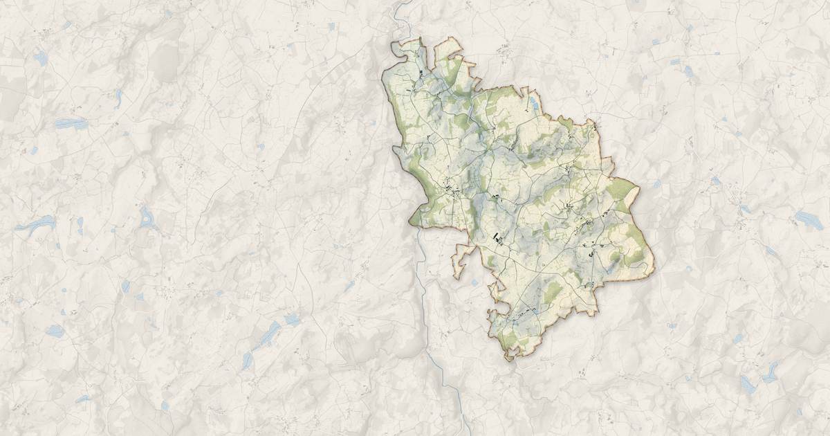 Portrait cartographique de La Serre-Bussière-Vieille : relief, eau, forêts, bâti et voies, calculés à partir des données de l'IGN