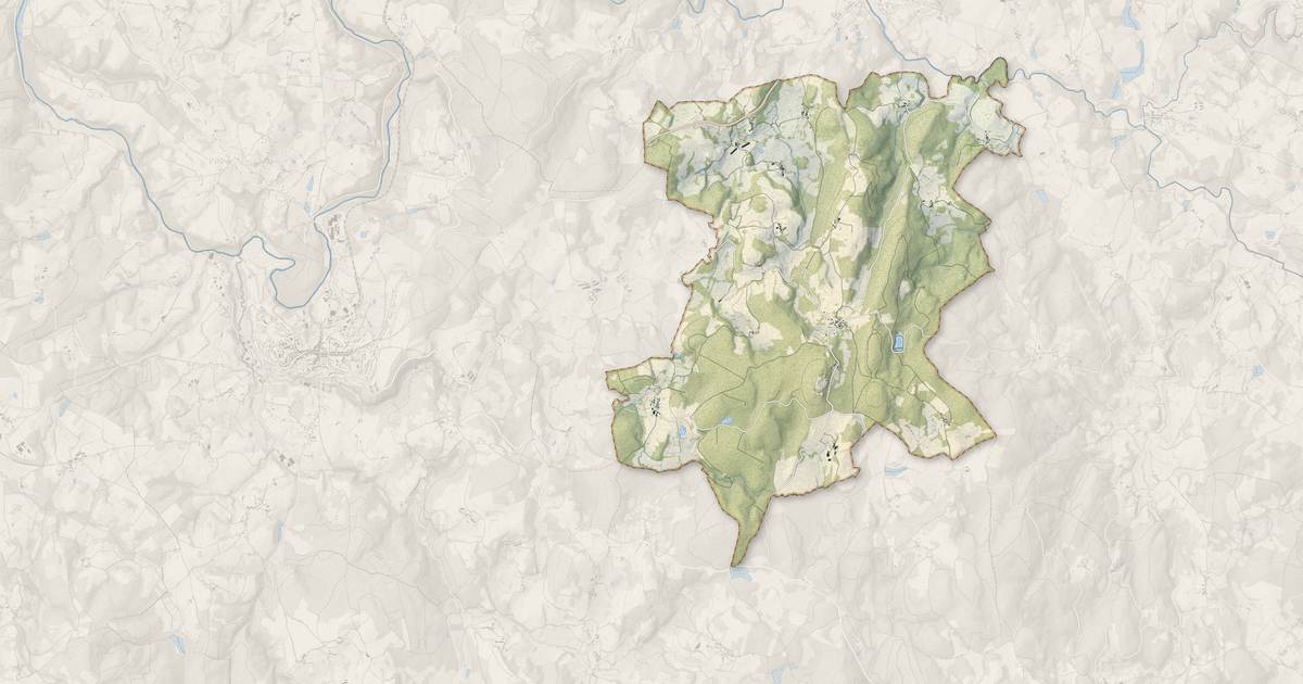 Portrait cartographique de Soubrebost : relief, eau, forêts, bâti et voies, calculés à partir des données de l'IGN