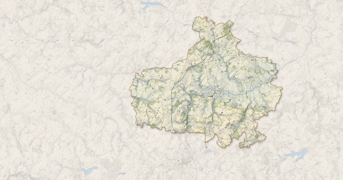 Portrait cartographique de Saint-Agnant-de-Versillat : relief, eau, forêts, bâti et voies, calculés à partir des données de l'IGN