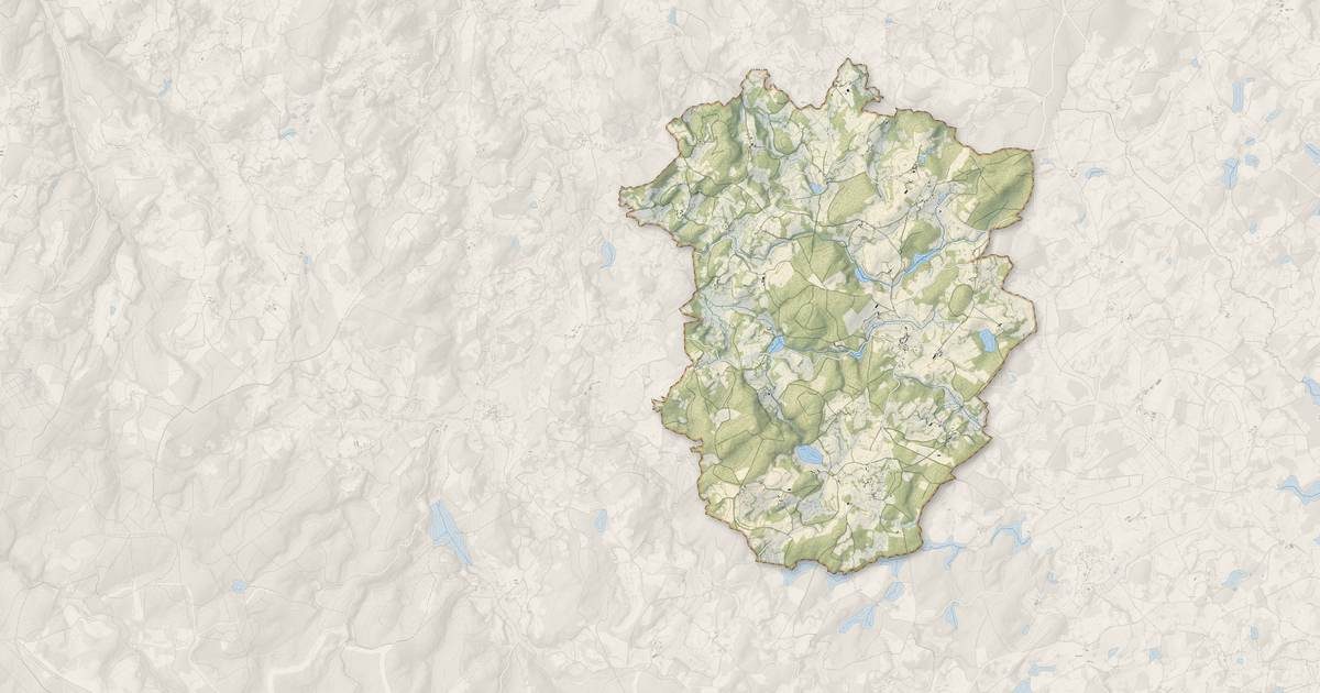 Portrait cartographique de Saint-Agnant-près-Crocq : relief, eau, forêts, bâti et voies, calculés à partir des données de l'IGN