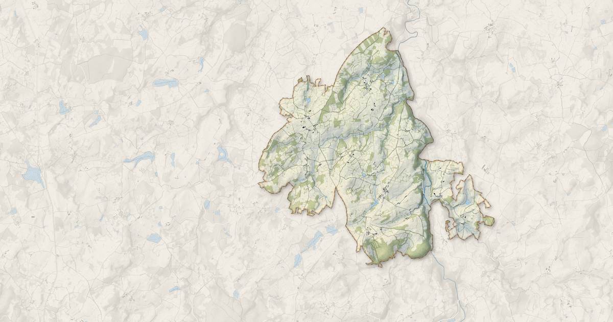 Portrait cartographique de Saint-Domet : relief, eau, forêts, bâti et voies, calculés à partir des données de l'IGN