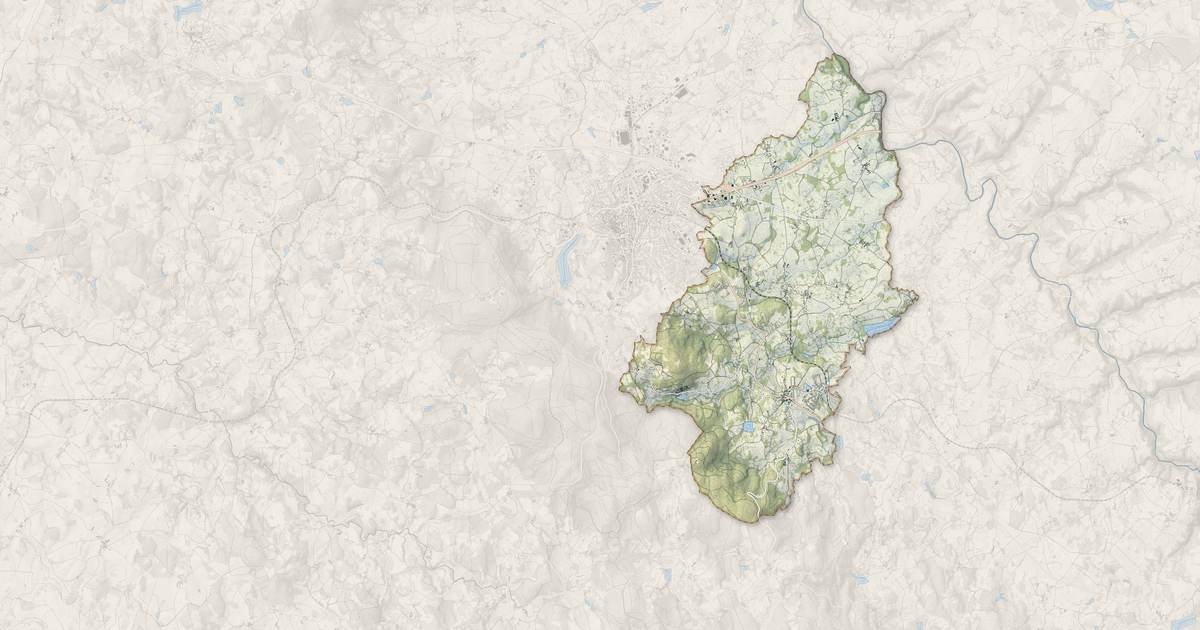 Portrait cartographique de Sainte-Feyre : relief, eau, forêts, bâti et voies, calculés à partir des données de l'IGN