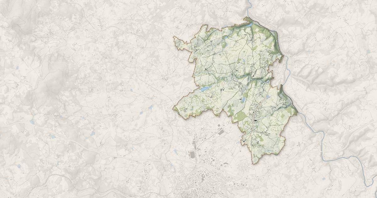 Portrait cartographique de Saint-Fiel : relief, eau, forêts, bâti et voies, calculés à partir des données de l'IGN