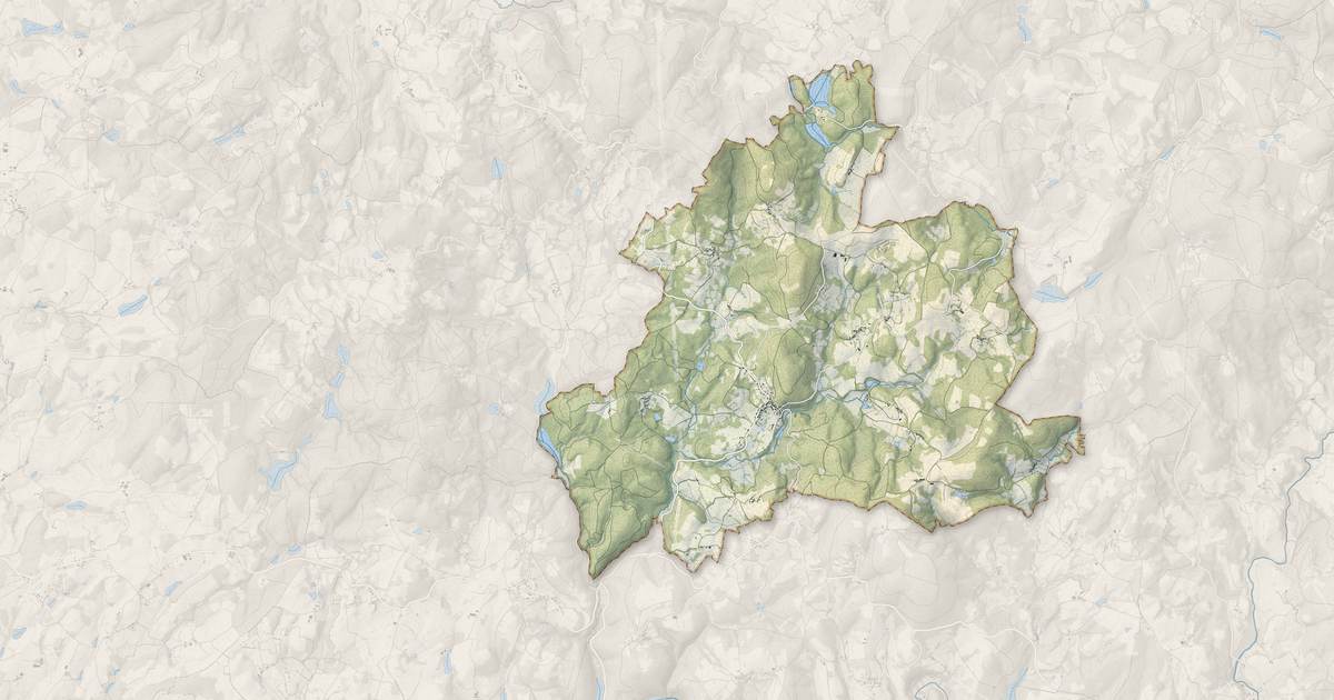 Portrait cartographique de Saint-Moreil : relief, eau, forêts, bâti et voies, calculés à partir des données de l'IGN
