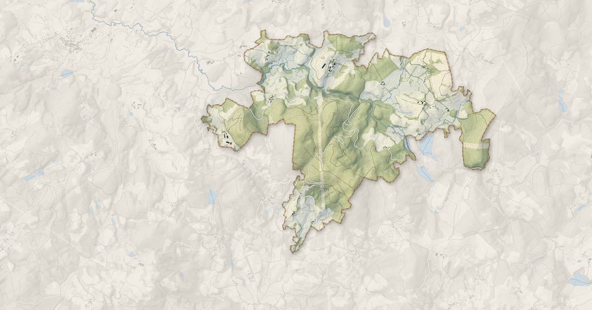 Portrait cartographique de Saint-Priest-Palus : relief, eau, forêts, bâti et voies, calculés à partir des données de l'IGN