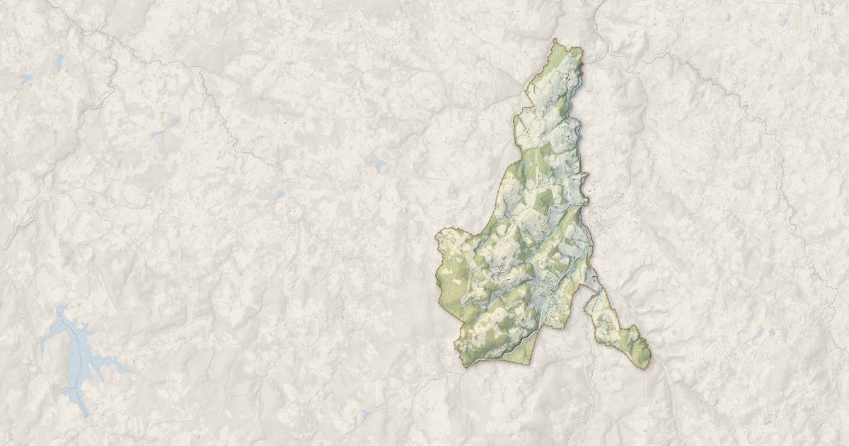 Portrait cartographique de Saint-Quentin-la-Chabanne : relief, eau, forêts, bâti et voies, calculés à partir des données de l'IGN