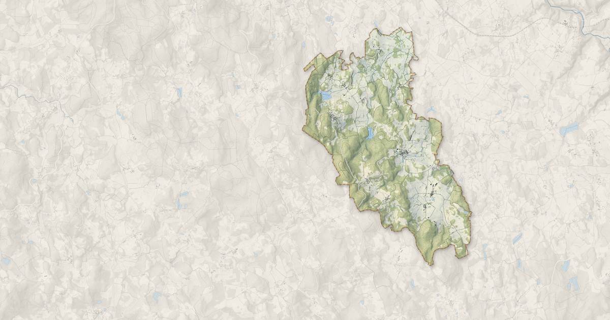 Portrait cartographique de Saint-Yrieix-les-Bois : relief, eau, forêts, bâti et voies, calculés à partir des données de l'IGN