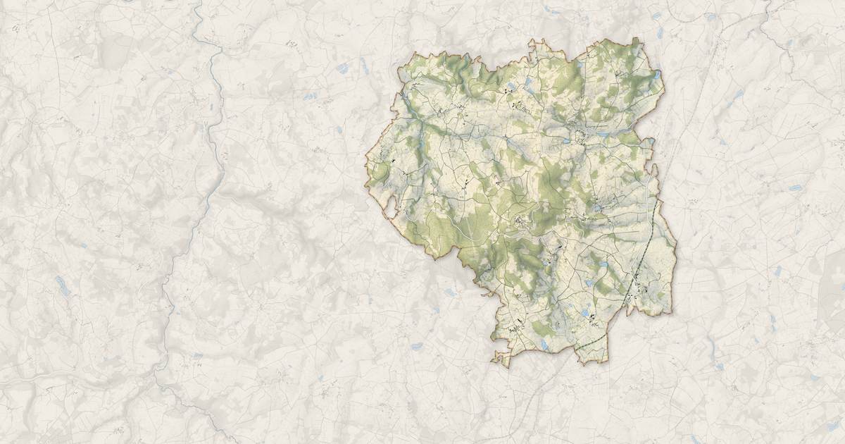 Portrait cartographique de Toulx-Sainte-Croix : relief, eau, forêts, bâti et voies, calculés à partir des données de l'IGN