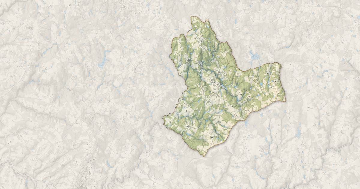 Portrait cartographique de Abjat-sur-Bandiat : relief, eau, forêts, bâti et voies, calculés à partir des données de l'IGN