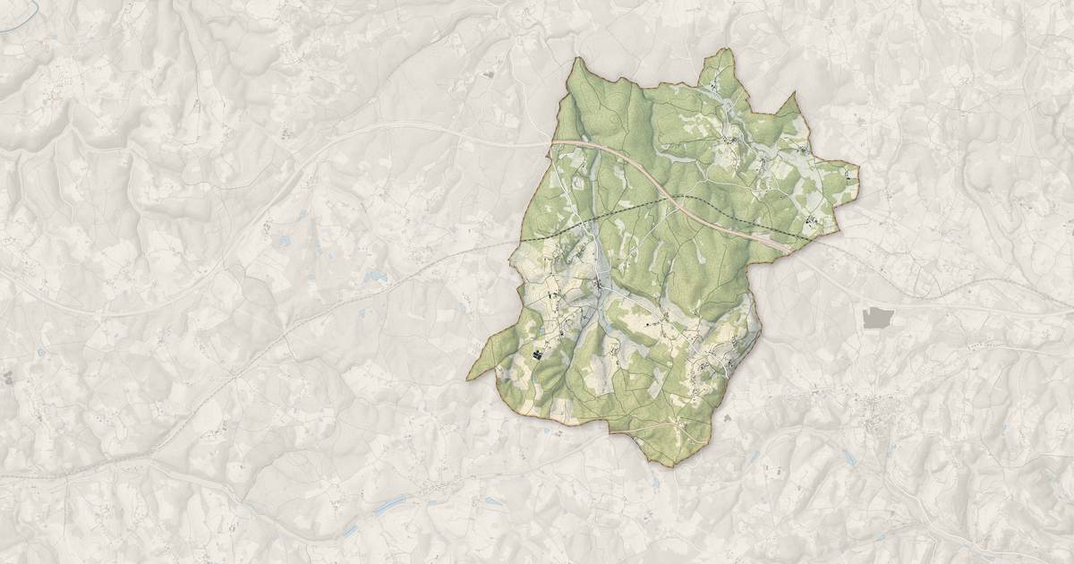 Portrait cartographique de Ajat : relief, eau, forêts, bâti et voies, calculés à partir des données de l'IGN