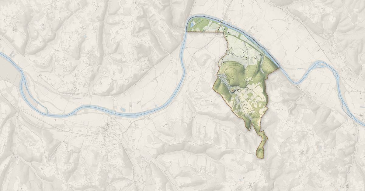 Portrait cartographique de Berbiguières : relief, eau, forêts, bâti et voies, calculés à partir des données de l'IGN