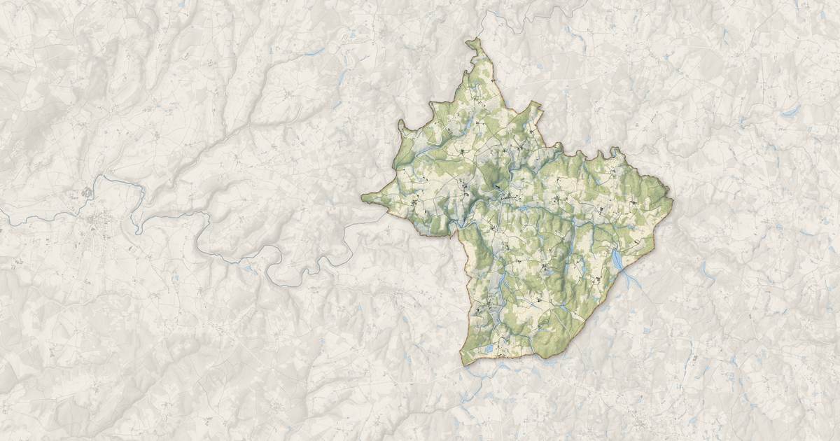 Portrait cartographique de Busserolles : relief, eau, forêts, bâti et voies, calculés à partir des données de l'IGN