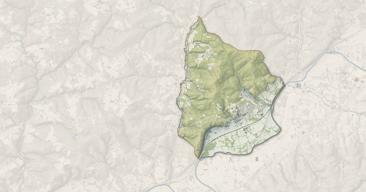 Portrait cartographique de Douzillac : relief, eau, forêts, bâti et voies, calculés à partir des données de l'IGN