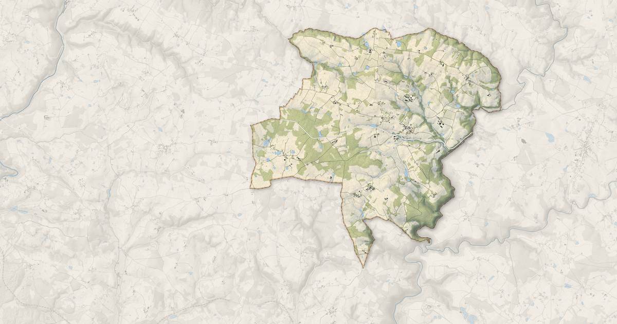Portrait cartographique de Dussac : relief, eau, forêts, bâti et voies, calculés à partir des données de l'IGN