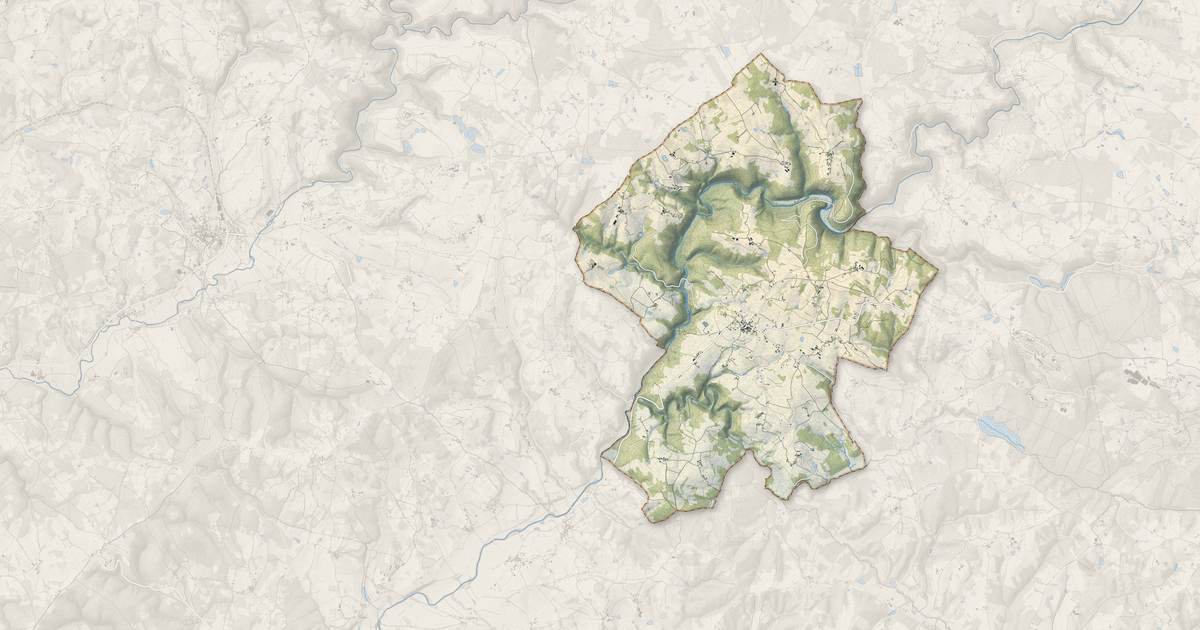 Portrait cartographique de Génis : relief, eau, forêts, bâti et voies, calculés à partir des données de l'IGN