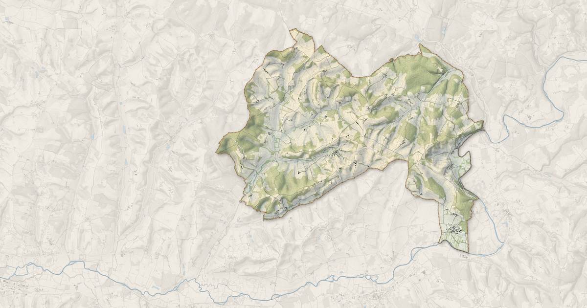 Portrait cartographique de Grand-Brassac : relief, eau, forêts, bâti et voies, calculés à partir des données de l'IGN