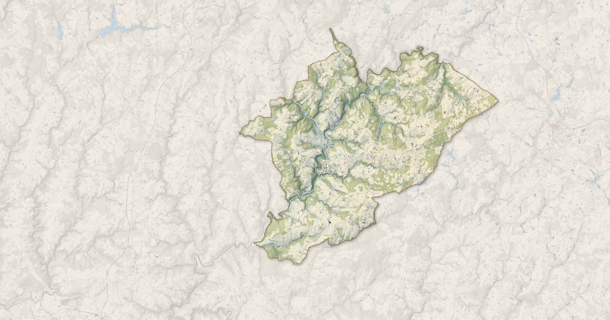Portrait cartographique de Jumilhac-le-Grand : relief, eau, forêts, bâti et voies, calculés à partir des données de l'IGN