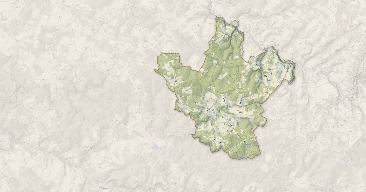 Portrait cartographique de Lussas-et-Nontronneau : relief, eau, forêts, bâti et voies, calculés à partir des données de l'IGN
