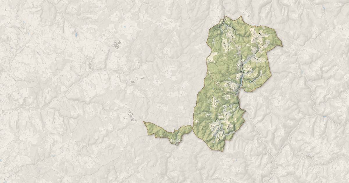 Portrait cartographique de Mazeyrolles : relief, eau, forêts, bâti et voies, calculés à partir des données de l'IGN