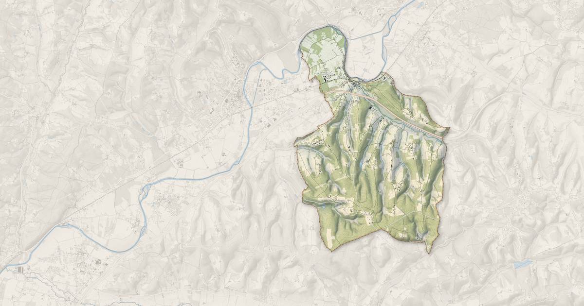 Portrait cartographique de Montrem : relief, eau, forêts, bâti et voies, calculés à partir des données de l'IGN
