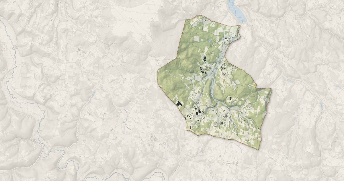 Portrait cartographique de Nabirat : relief, eau, forêts, bâti et voies, calculés à partir des données de l'IGN