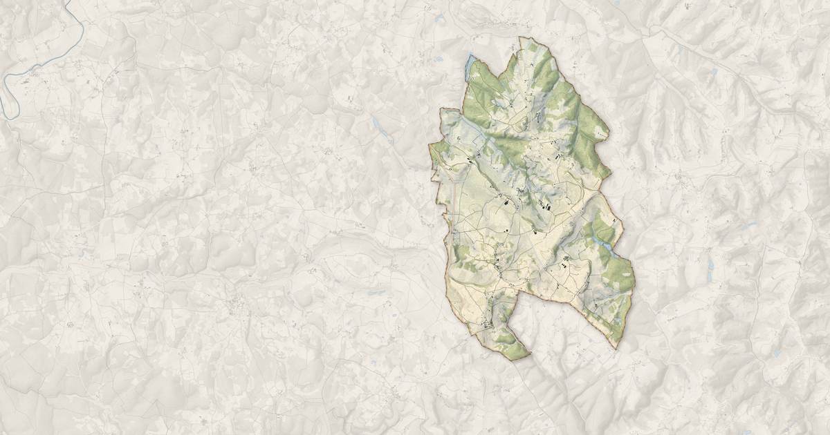 Portrait cartographique de Nailhac : relief, eau, forêts, bâti et voies, calculés à partir des données de l'IGN