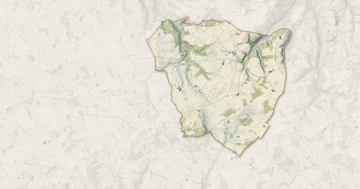 Portrait cartographique de Naussannes : relief, eau, forêts, bâti et voies, calculés à partir des données de l'IGN