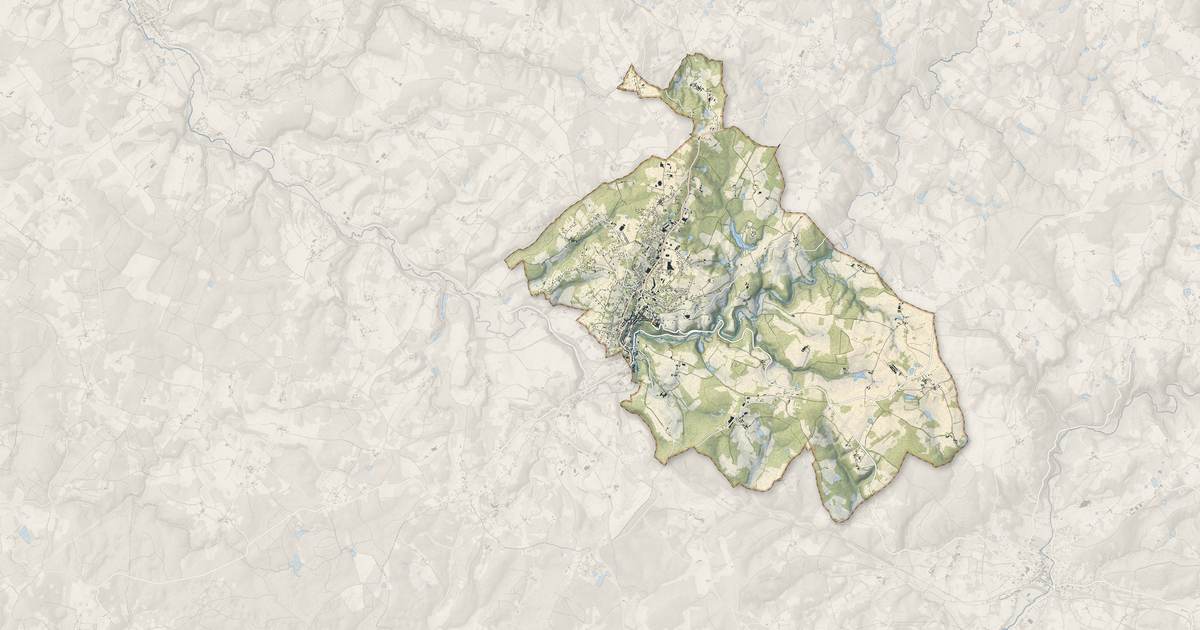 Portrait cartographique de Nontron : relief, eau, forêts, bâti et voies, calculés à partir des données de l'IGN