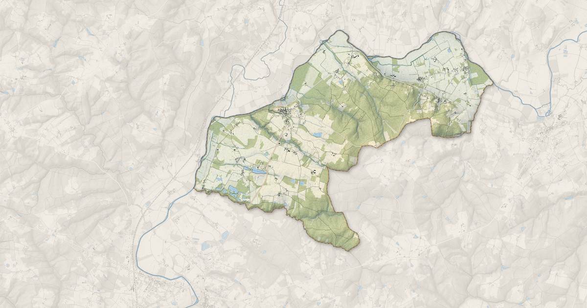Portrait cartographique de Parcoul-Chenaud : relief, eau, forêts, bâti et voies, calculés à partir des données de l'IGN