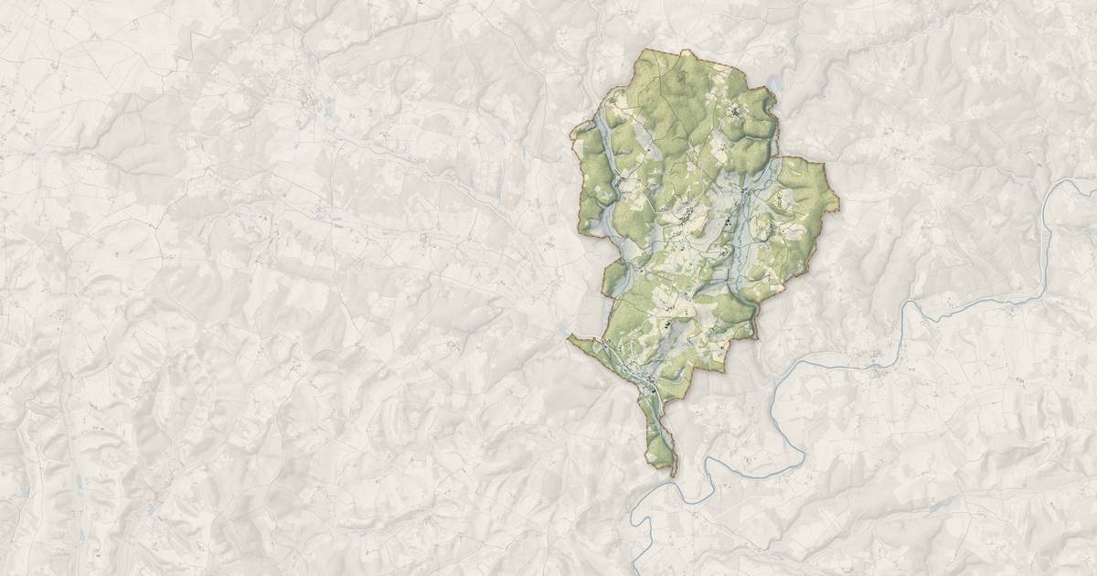 Portrait cartographique de Paussac-et-Saint-Vivien : relief, eau, forêts, bâti et voies, calculés à partir des données de l'IGN