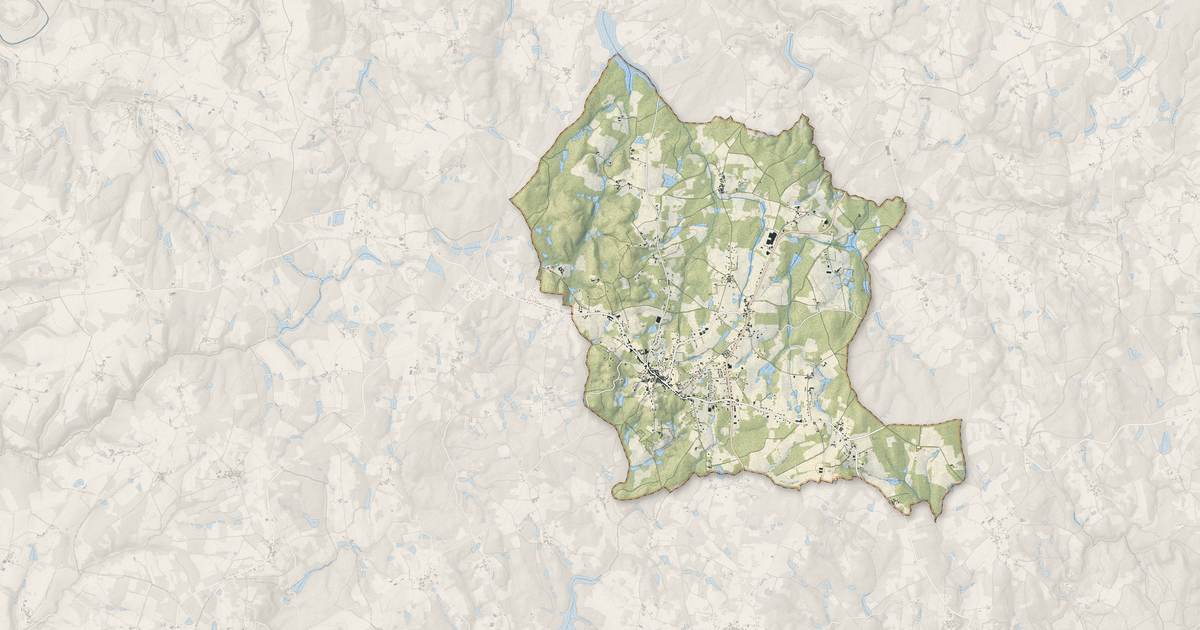 Portrait cartographique de Piégut-Pluviers : relief, eau, forêts, bâti et voies, calculés à partir des données de l'IGN