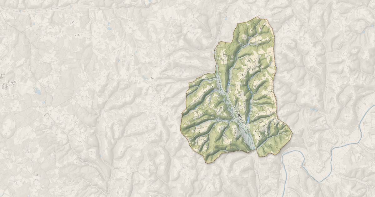 Portrait cartographique de Plazac : relief, eau, forêts, bâti et voies, calculés à partir des données de l'IGN