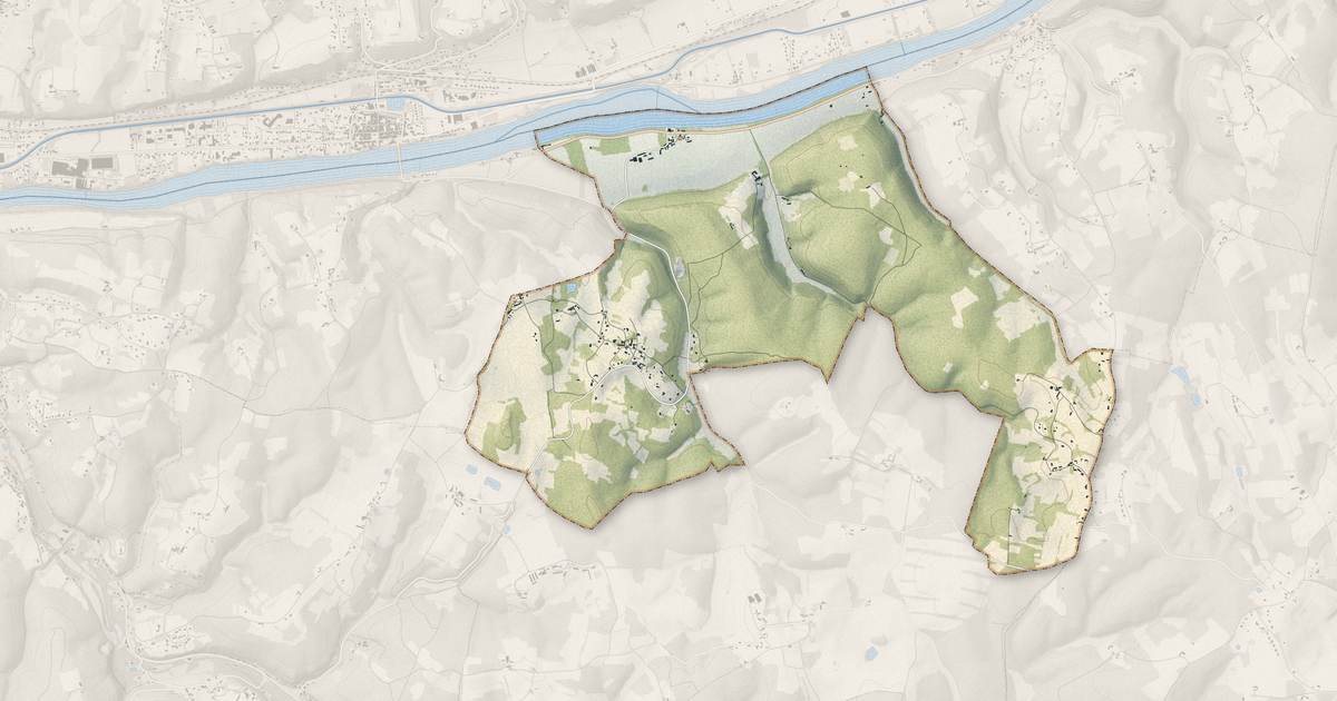 Portrait cartographique de Pontours : relief, eau, forêts, bâti et voies, calculés à partir des données de l'IGN