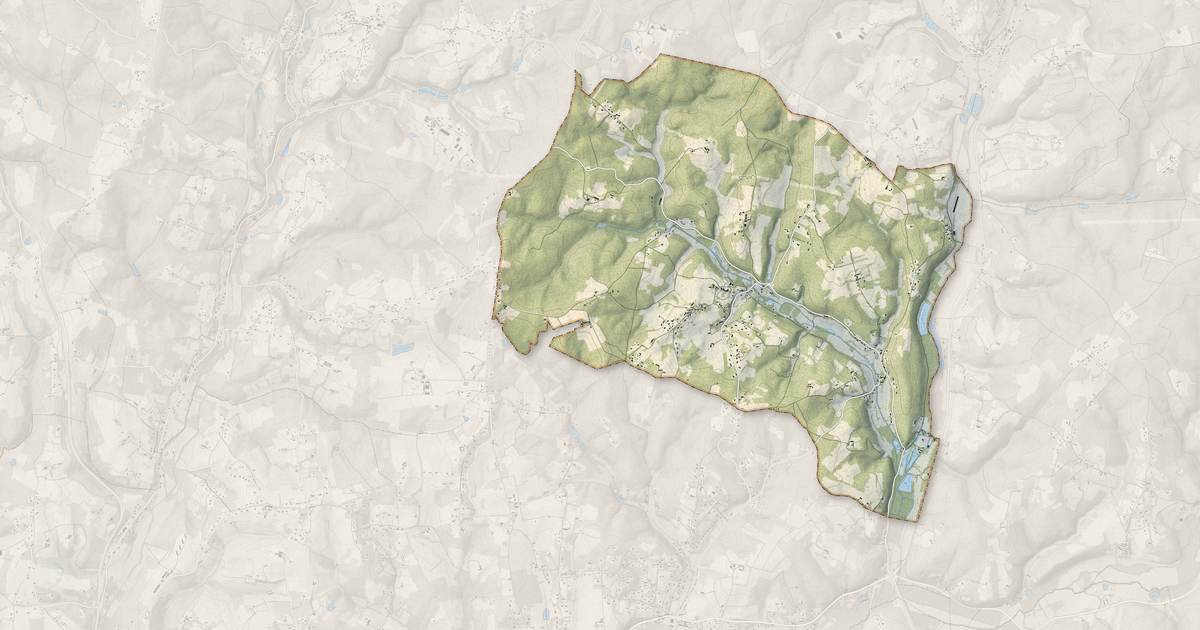 Portrait cartographique de Queyssac : relief, eau, forêts, bâti et voies, calculés à partir des données de l'IGN