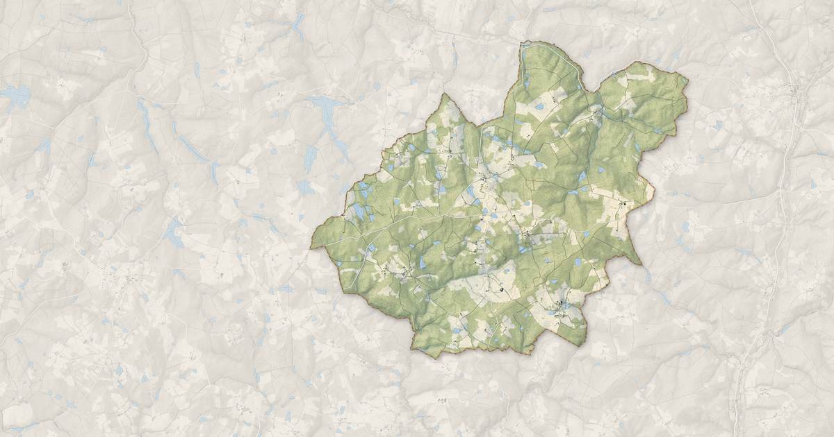Portrait cartographique de Saint-André-de-Double : relief, eau, forêts, bâti et voies, calculés à partir des données de l'IGN