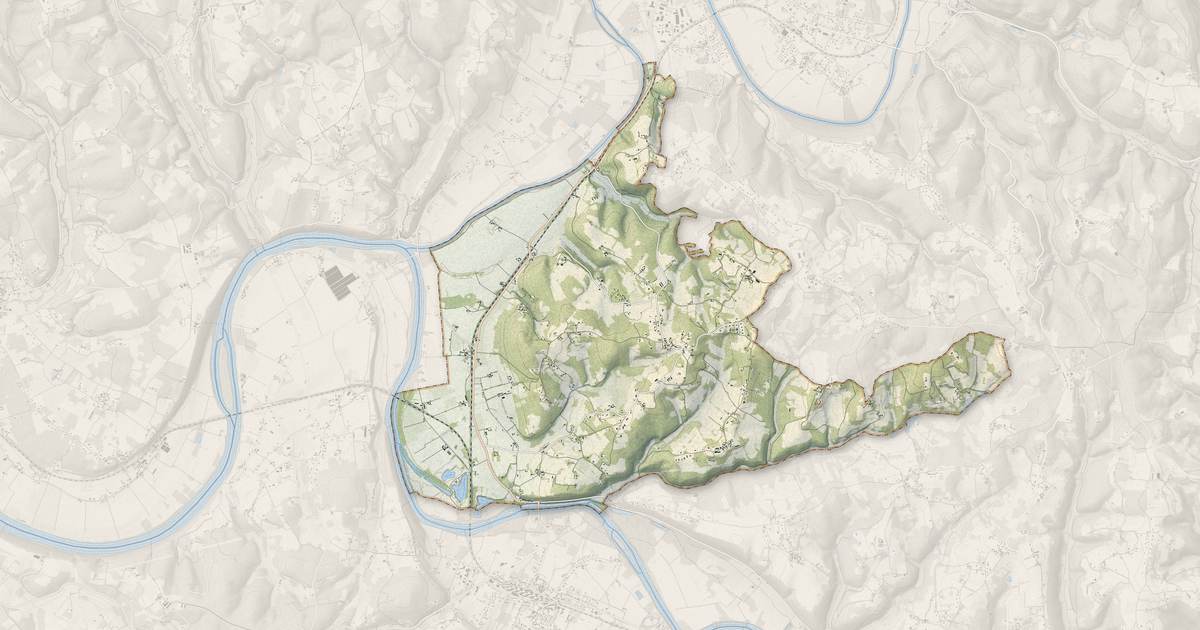 Portrait cartographique de Saint-Chamassy : relief, eau, forêts, bâti et voies, calculés à partir des données de l'IGN
