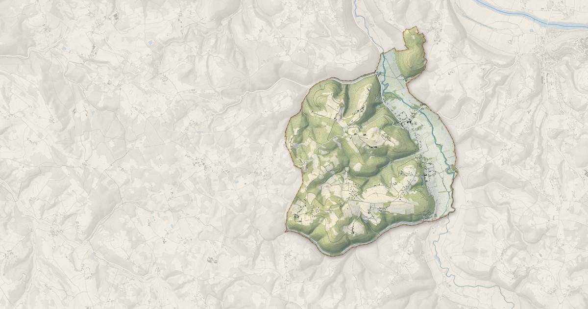 Portrait cartographique de Saint-Cybranet : relief, eau, forêts, bâti et voies, calculés à partir des données de l'IGN