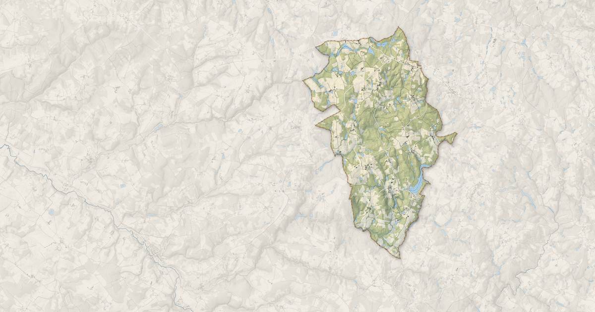 Portrait cartographique de Saint-Estèphe : relief, eau, forêts, bâti et voies, calculés à partir des données de l'IGN