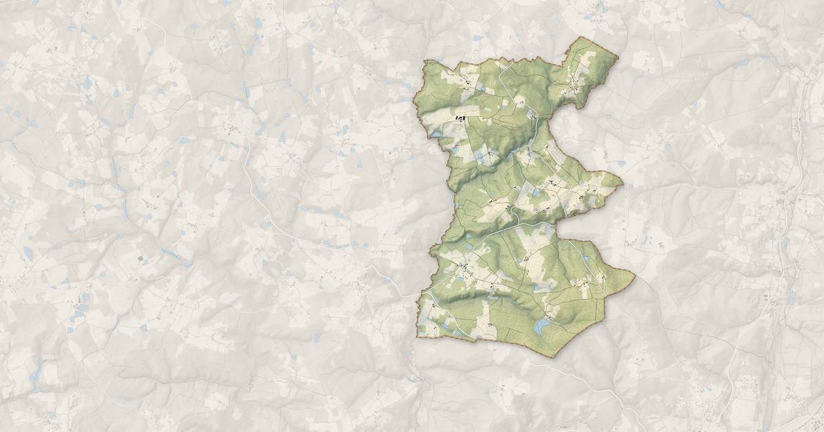 Portrait cartographique de Saint-Étienne-de-Puycorbier : relief, eau, forêts, bâti et voies, calculés à partir des données de l'IGN