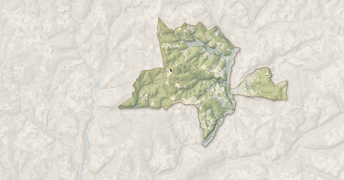 Portrait cartographique de Saint-Georges-de-Montclard : relief, eau, forêts, bâti et voies, calculés à partir des données de l'IGN