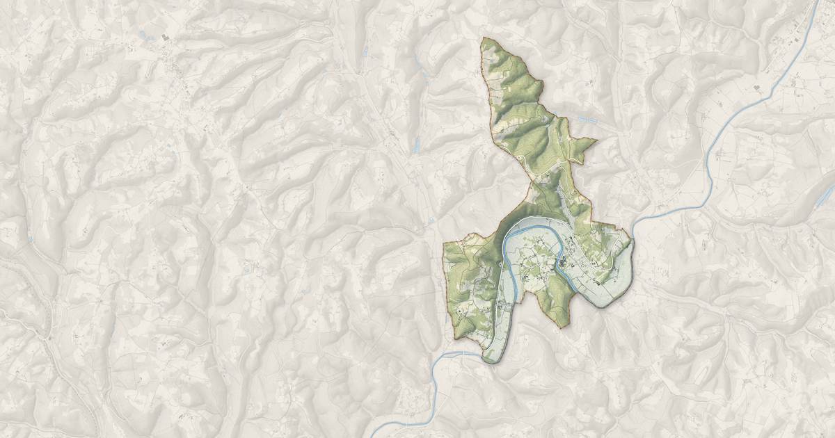 Portrait cartographique de Saint-Léon-sur-Vézère : relief, eau, forêts, bâti et voies, calculés à partir des données de l'IGN