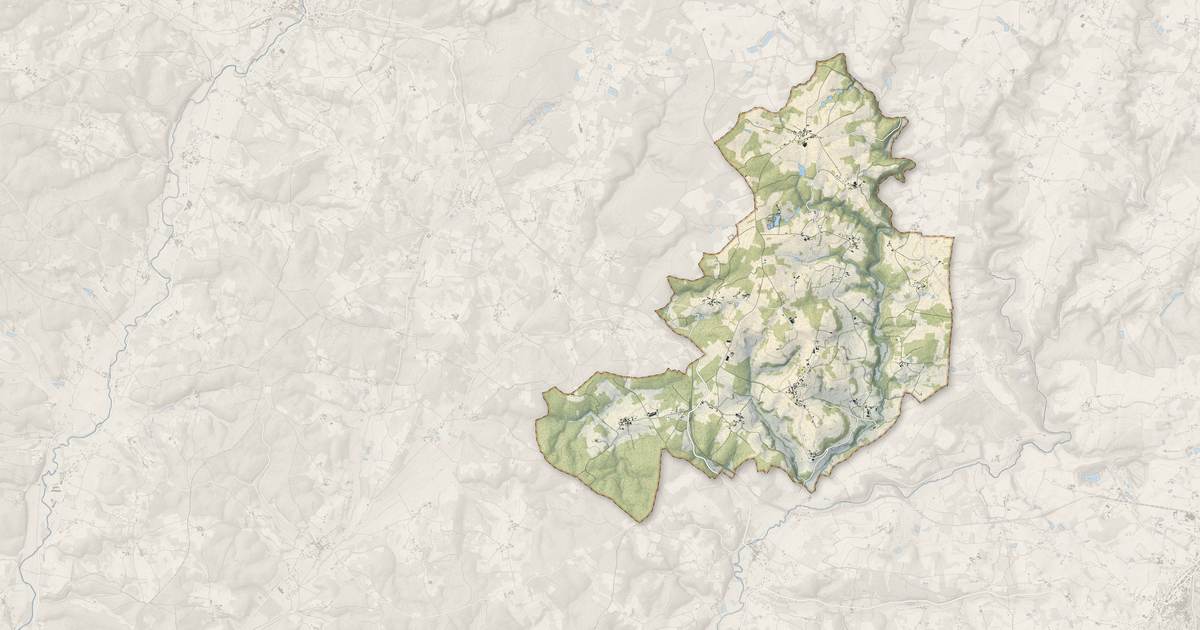 Portrait cartographique de Saint-Martin-de-Fressengeas : relief, eau, forêts, bâti et voies, calculés à partir des données de l'IGN