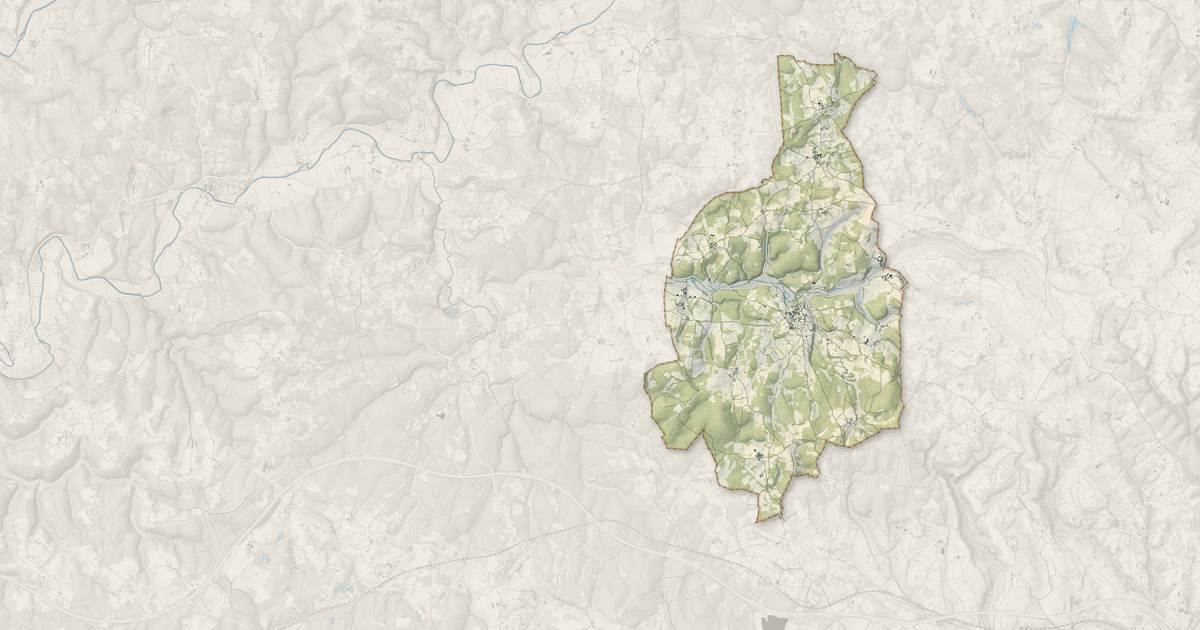 Portrait cartographique de Sainte-Orse : relief, eau, forêts, bâti et voies, calculés à partir des données de l'IGN
