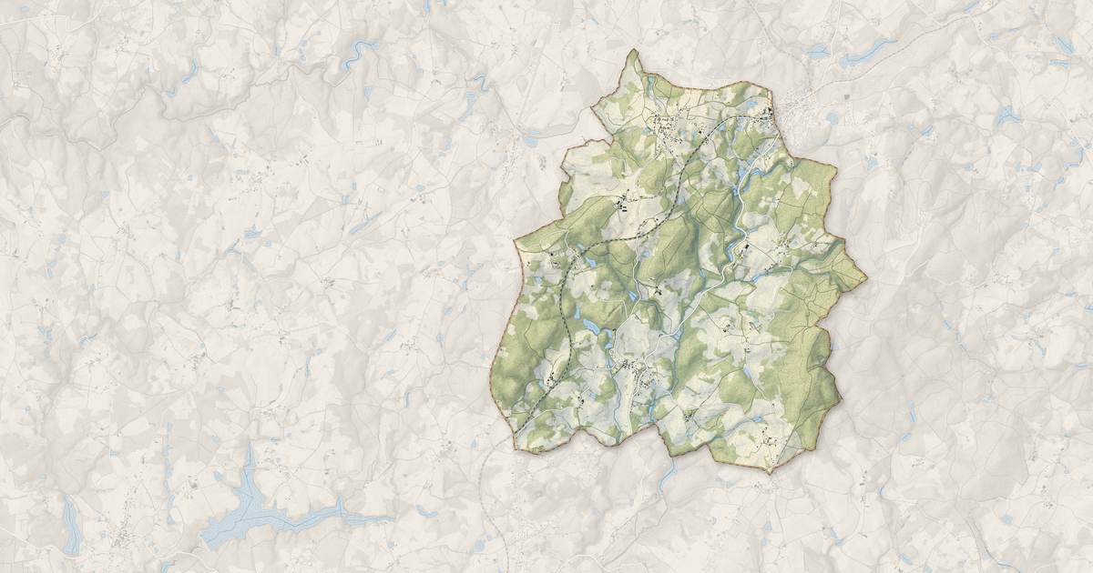 Portrait cartographique de Saint-Pierre-de-Frugie : relief, eau, forêts, bâti et voies, calculés à partir des données de l'IGN