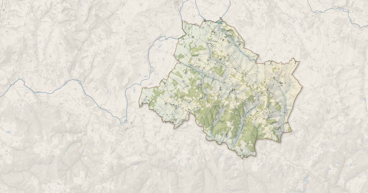 Portrait cartographique de Saint Privat en Périgord : relief, eau, forêts, bâti et voies, calculés à partir des données de l'IGN