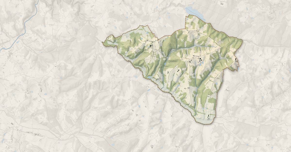 Portrait cartographique de Sainte-Trie : relief, eau, forêts, bâti et voies, calculés à partir des données de l'IGN