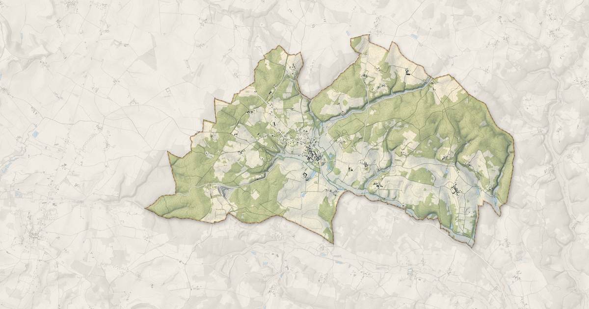 Portrait cartographique de La Tour-Blanche-Cercles : relief, eau, forêts, bâti et voies, calculés à partir des données de l'IGN