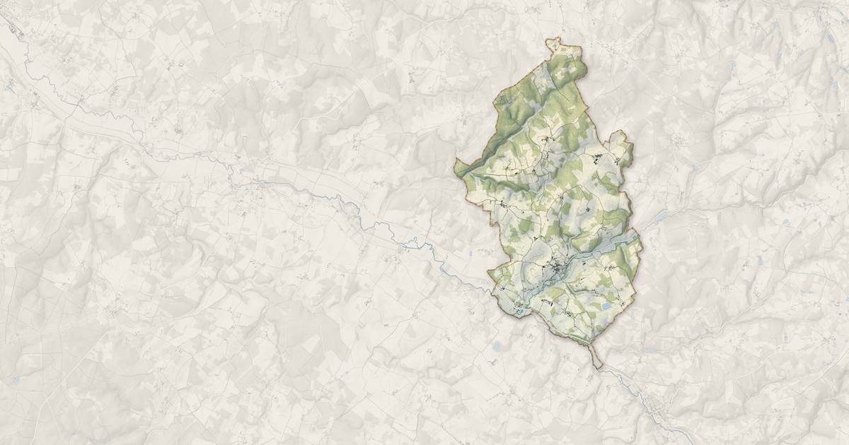 Portrait cartographique de Varaignes : relief, eau, forêts, bâti et voies, calculés à partir des données de l'IGN