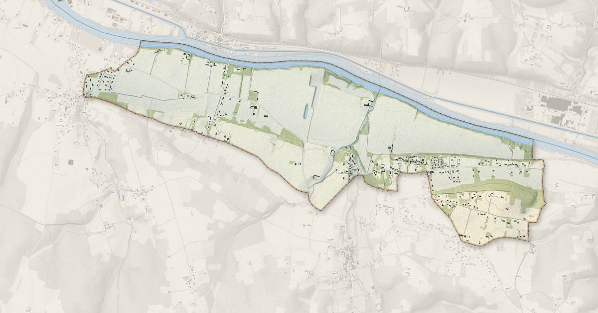 Portrait cartographique de Varennes : relief, eau, forêts, bâti et voies, calculés à partir des données de l'IGN