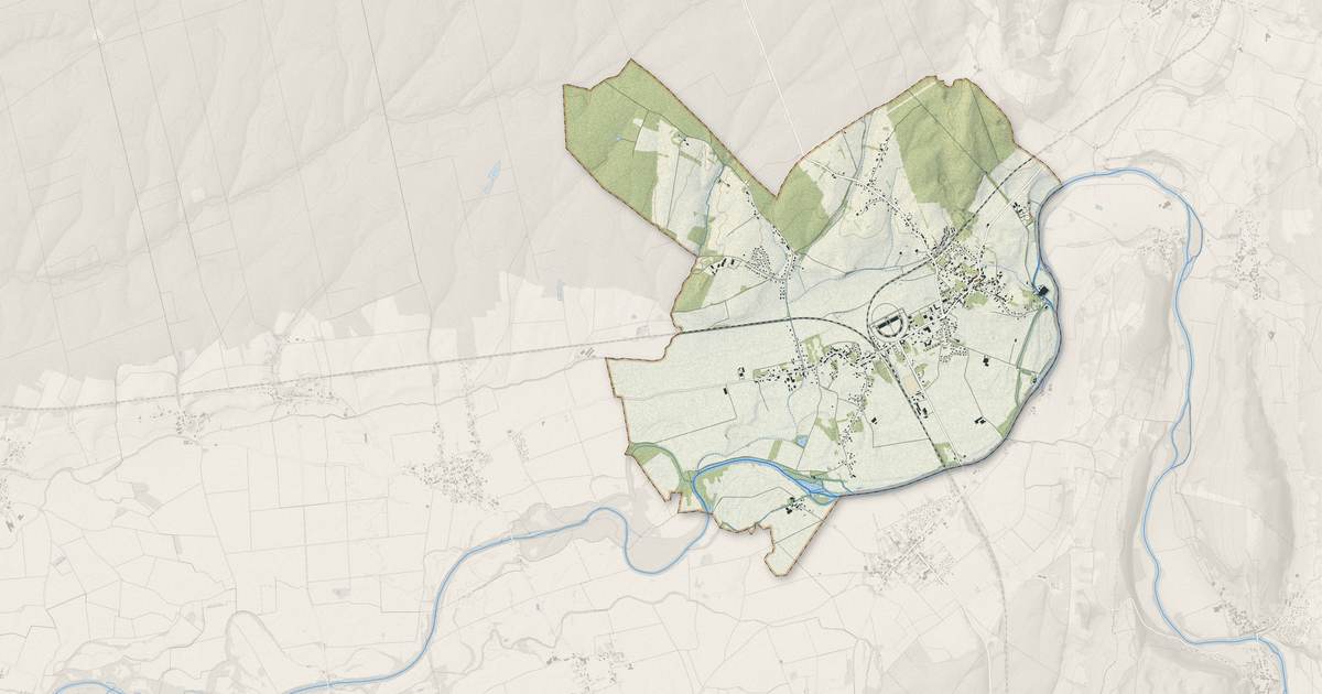 Portrait cartographique de Arc-et-Senans : relief, eau, forêts, bâti et voies, calculés à partir des données de l'IGN
